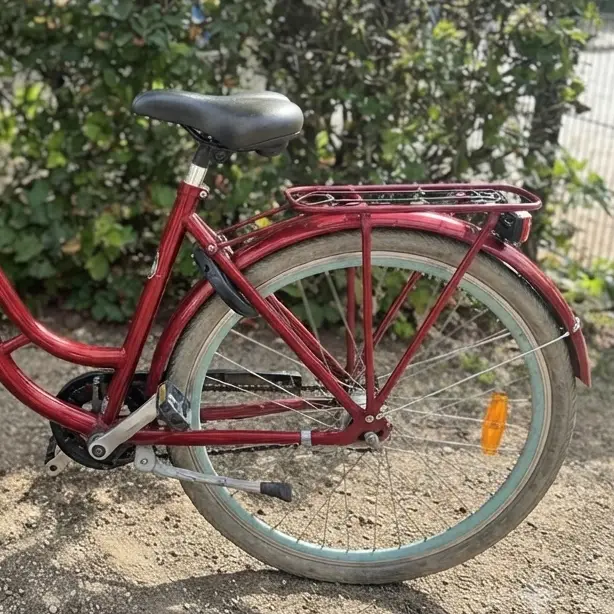 Flot rødlakeret damecykel / pigecykel med kurv — photo 2