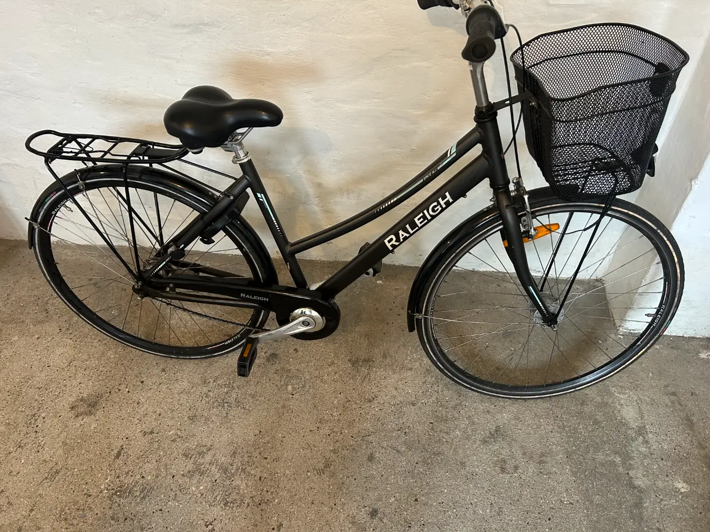 Lækker sort Raleigh damecykel - let brugt til salg — photo 2